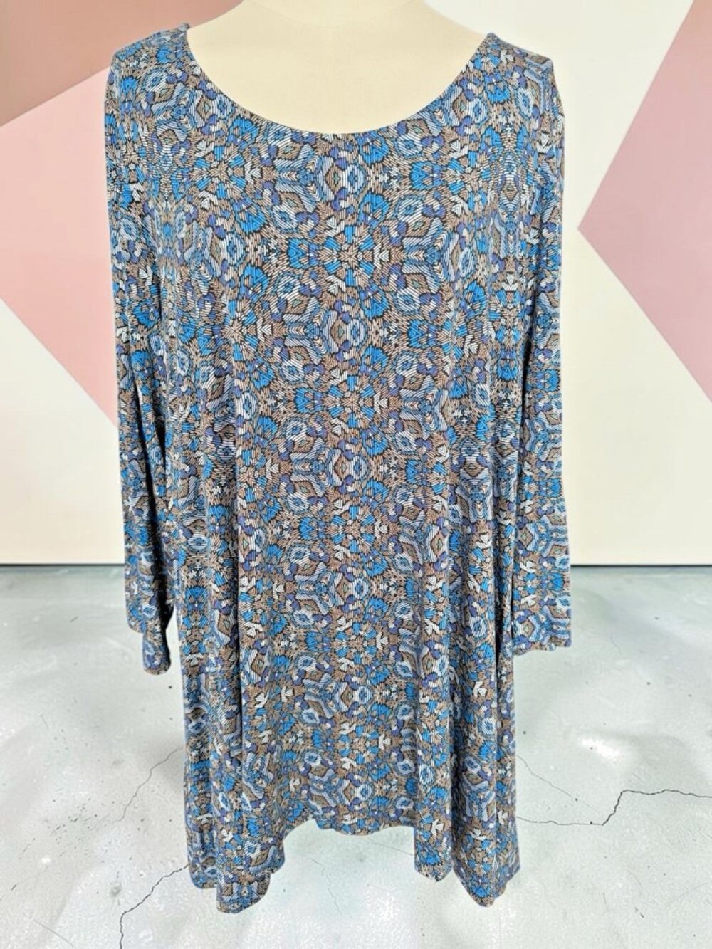 Intro Geometric Mosaic Pattern 3/4 Sleeve Scoop Neck Top-Size 3X-NWT